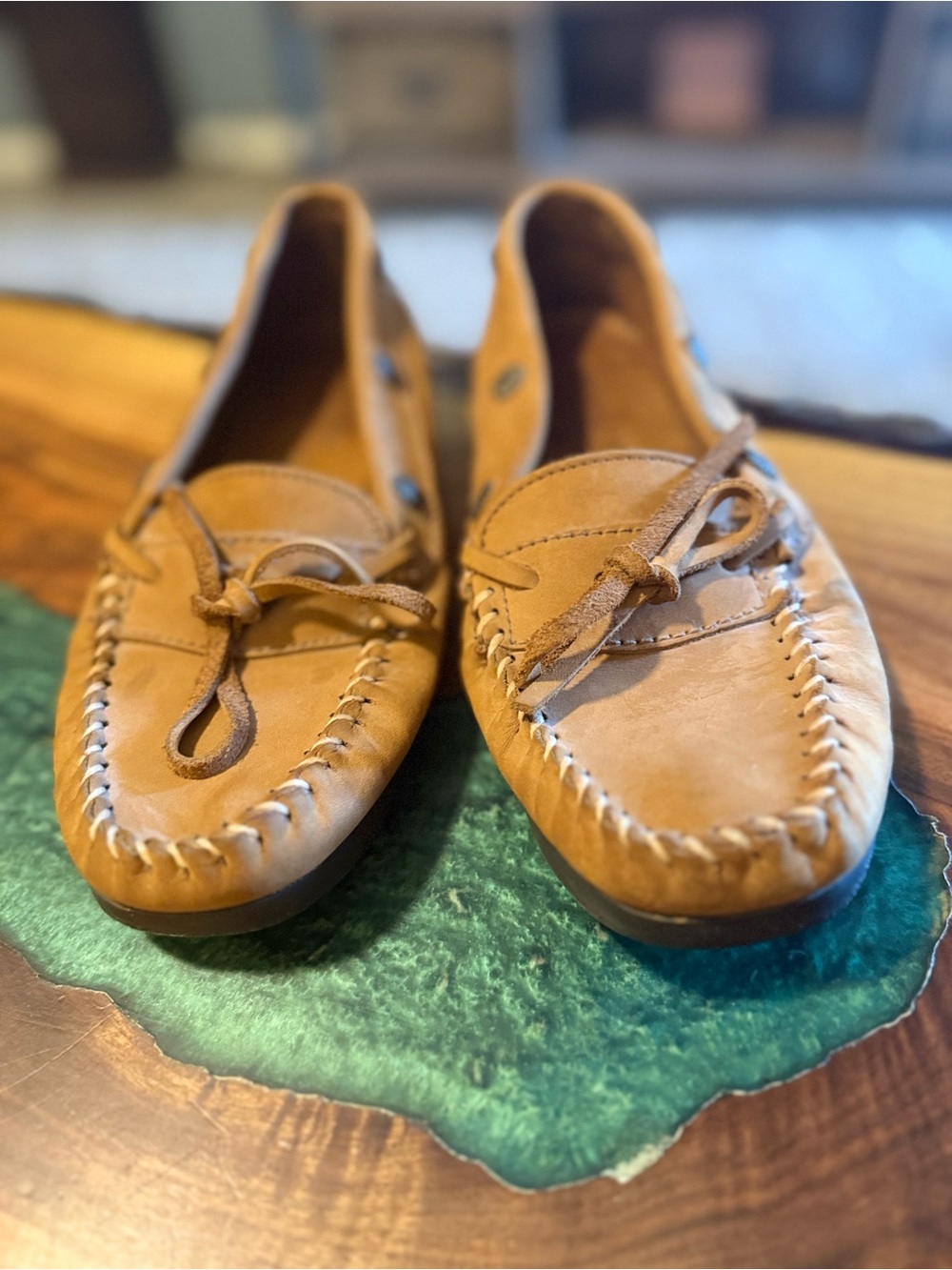 Women’s Tan Minnetonka Soft Suede Slip On Moccasin Loafers - Sz 10 - Pre Loved! - Picture 3 of 9